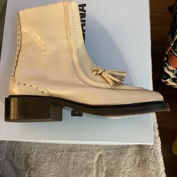 New In Box Nicole Saldana beige patent leather size 36 boots - Picture 6 of 9